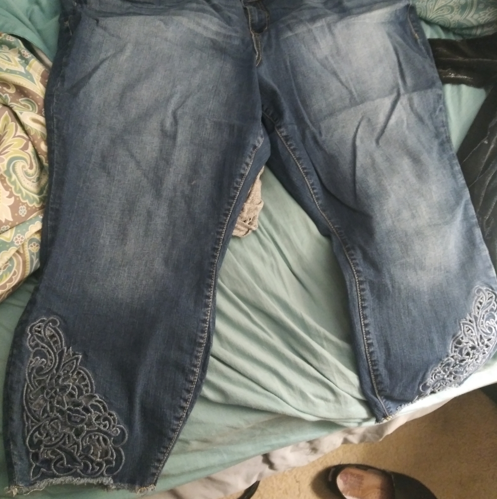 Torrid size 26 capri